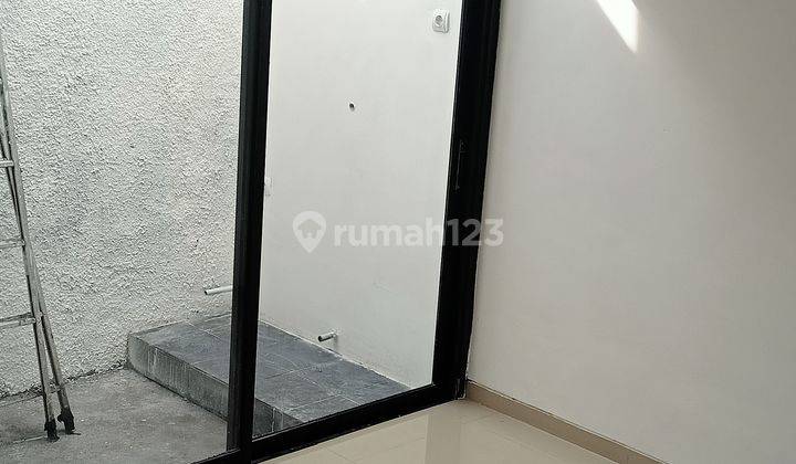 Rumah mewah 2 lantai perumahan Kebonsari
