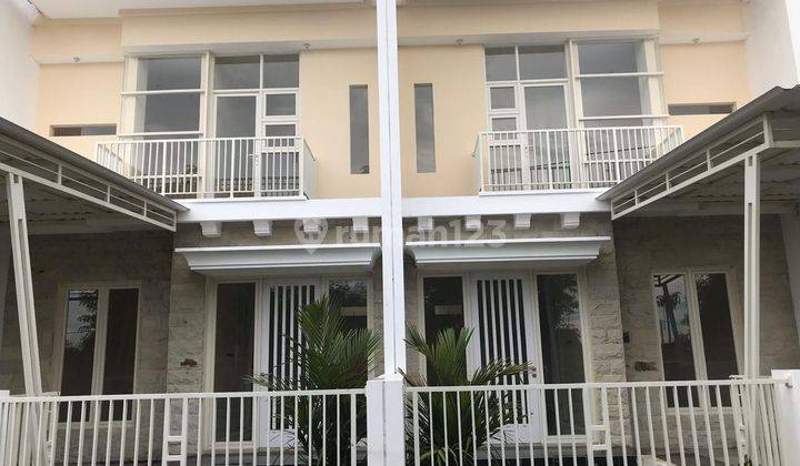 Rumah mewah 2 lantai nol jalan UPN