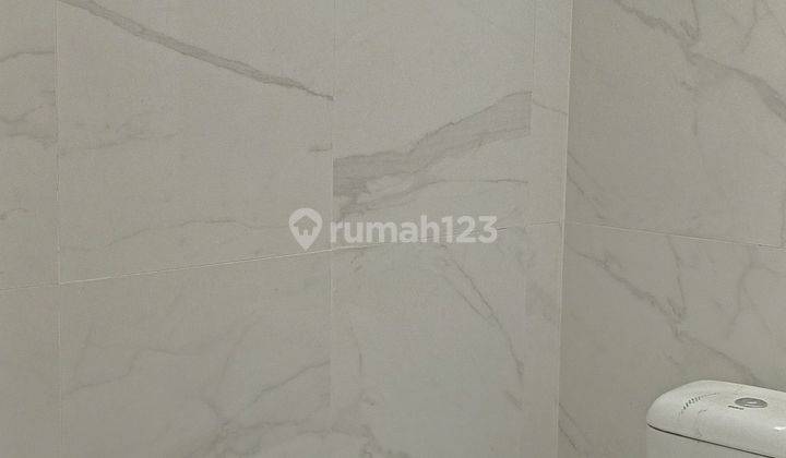Rumah mewah 2 lantai Perum Kebonsari