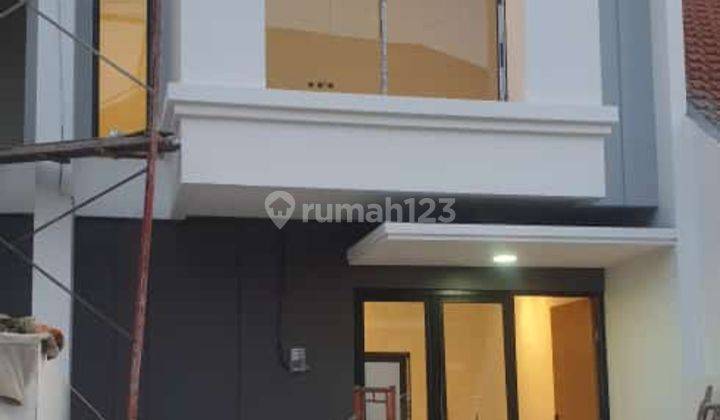 Rumah mewah 2 lantai perumahan Kebonsari
