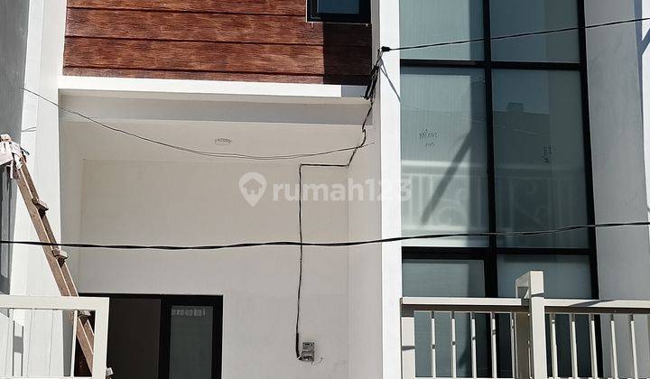 Rumah mewah 2 lantai Perumahan semolowaru elok