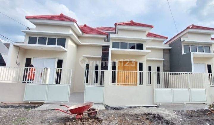 Rumah cantik DP minim Rungkut jalan lebar