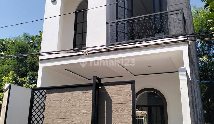 Rumah Mewah 2 Lantai Perum Nginden Intan 1