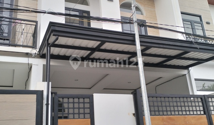 Rumah Mewah 2 Lantai Perum Rungkut Mapan Superindo Yakaya