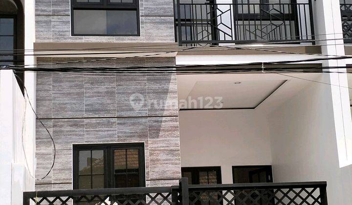 Rumah Mewah 2 Lantai Perum Nginden Intan