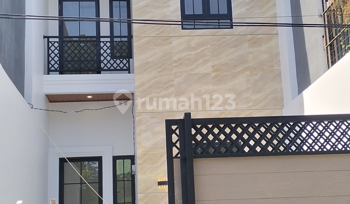 Rumah Mewah 2 Lantai Perum Rungkut Mapan Superindo Yakaya Rumah Mewah 2 Lantai Perum Rungkut Mapan Superindo Yakaya