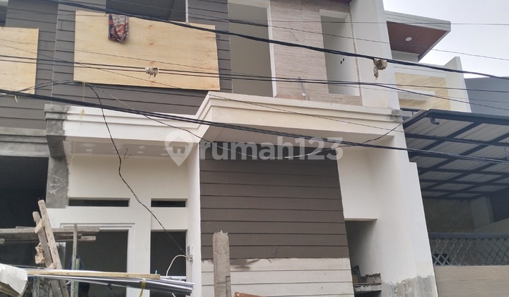 Luxurious 2-Story House in Penjaringan Sari Merr Housing Complex