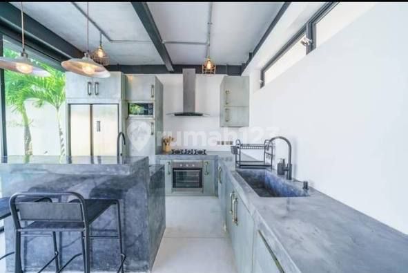 2 room Modern Villa
 Available to move in
 This beautiful, designed and comfortable villa is ideally located, just a short drive from Berawa and Seminyak. 2