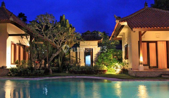 For sale luxurious Villa in benoa south kuta bali good location  2