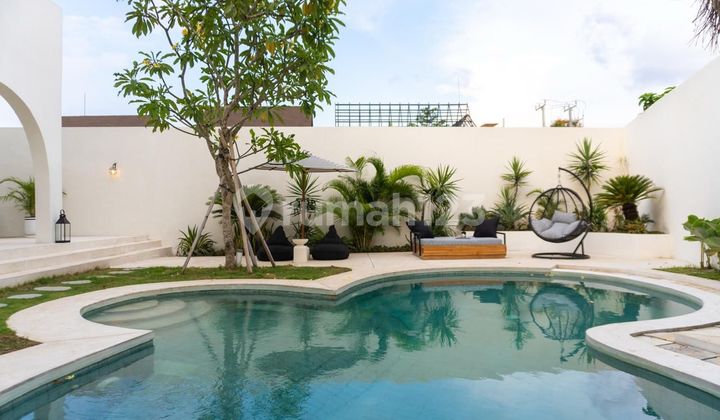 Villa Modern Mediterranean In Pererenan For Rent