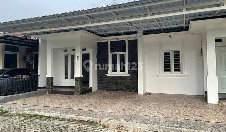 Rumah Cluster Bonus Kanopi dan AC Dekat Akses Tol Kukusan di Tanah Baru Beji Depok 2