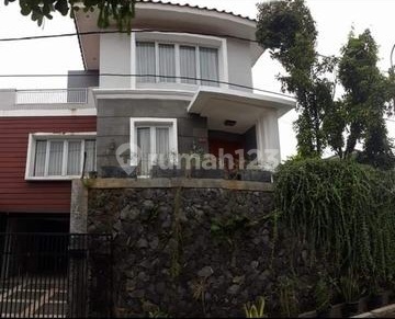 Quick sale: strategic house in good condition, cheap negotiable ready to occupy. Guruminda Complex, Cisaratan Kulon, Bandung, West Java.