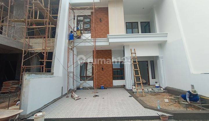 Dijual Rumah Mewah 2 Lantai Baru Pinggir Jl Raya Gunungpati  1