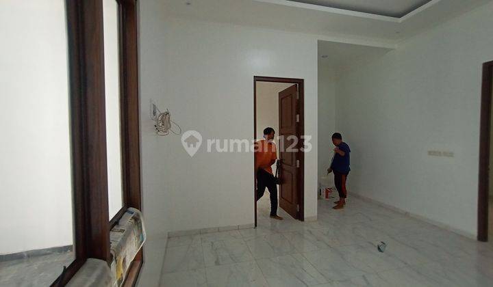 Dijual Rumah Mewah 2 Lantai Baru Pinggir Jl Raya Gunungpati  2