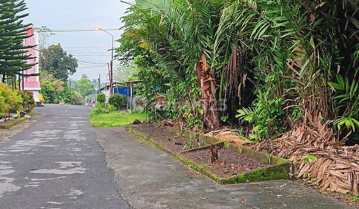 Tanah Tepi Aspal Lebar Dekat Jalan Raya Dekat Pusat Bisnis 2