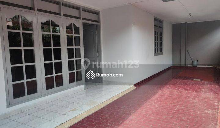 Sewa Rumah Tebet Barat Jakarta Selatan Depan Taman Kondisi Rapih 5