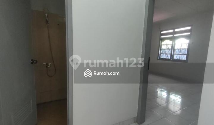 Sewa Rumah Tebet Barat Jakarta Selatan Depan Taman Kondisi Rapih 8