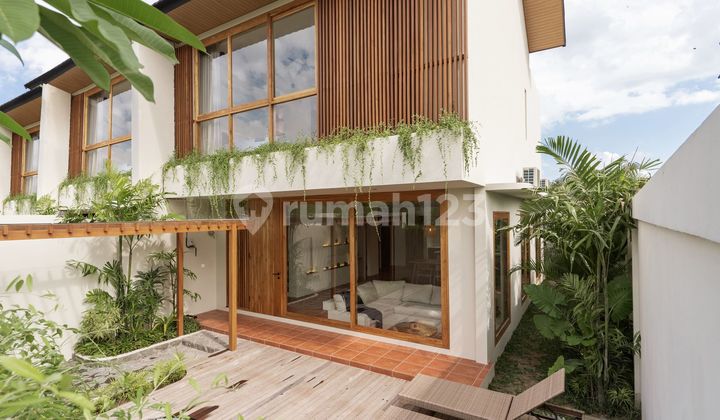 Modern Villa. 27-Year Lease Term. Modern Villa. 27-Year Lease Term.