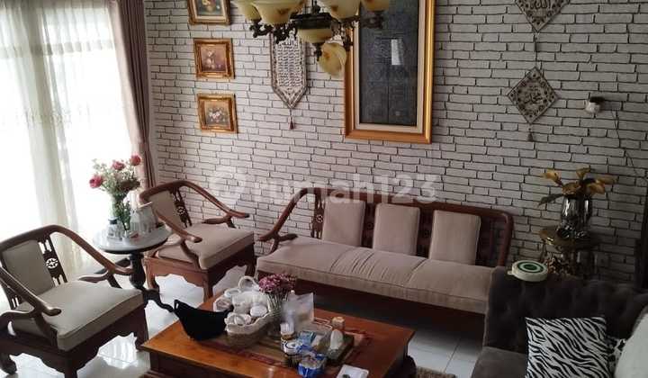 Rumah Lama Terawatfi Setiabudi Regency