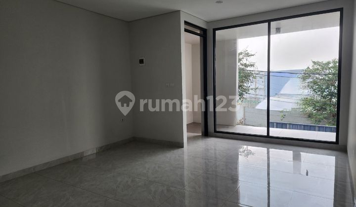 Rumah baru 2 lantai ada view 2
