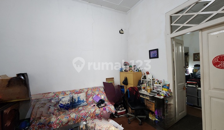 Rumah Itung Tanah Di Lokasi Yg Sangat Strategis. Jarang Ada.  2