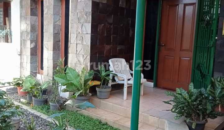 Rumah Lama di Sayap Riau. Lokasi Premium.