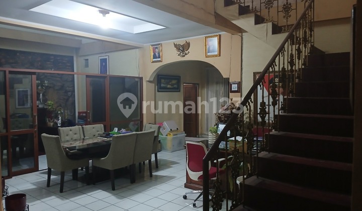 Rumah Terawat Hitung Tanah Di Duren Sawit. Kali Malang. Jakarta Timur