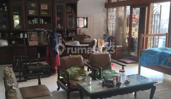 Cocok Untuk Usaha. Lokasi Strategis. Jual Rumah Hitung Tanah 1