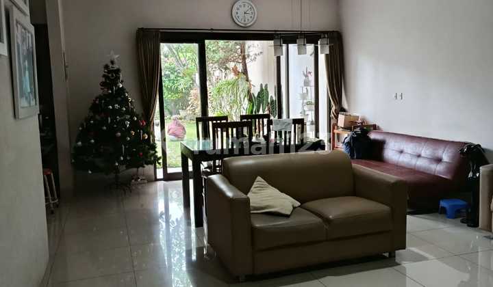 Rumah Lama Terawat di Babakn Jeruk