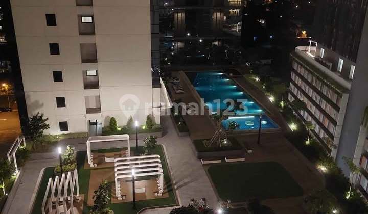 Graha Natura House Near GWalk, close to UC Campus, near Pakuwon Mall PTC. Land area 48, building area 52, dimensions 6x8, 2 bedrooms, 2 bathrooms, HGB (Right to Use) title, 2 floors, unfurnished, bonus 2 AC units, east-facing, price 1.2M (negotiable).