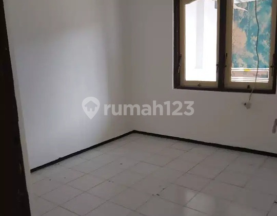 Safira Gem House near Lidah Kulon, close to UNESA Lidah Campus, near PTC. Safira Gem House near Lidah Kulon, close to UNESA Lidah Campus, near PTC.