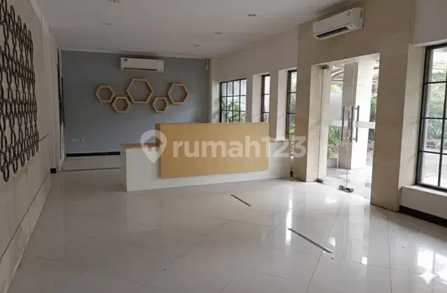 Commercial House on Jalan Nol Diponegoro, Near the Hospital, Near Mayjen Sungkono 2