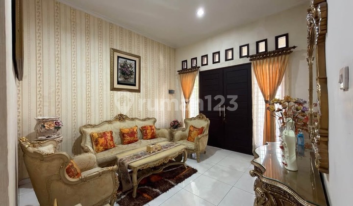 Rumah Gayungsari Dekat Masjid Besar Masjid Agung, Dekat Sekolah, Dekat Mall