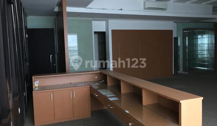 Commercial Building (Ruko) in City Center on Ambengan Street 2