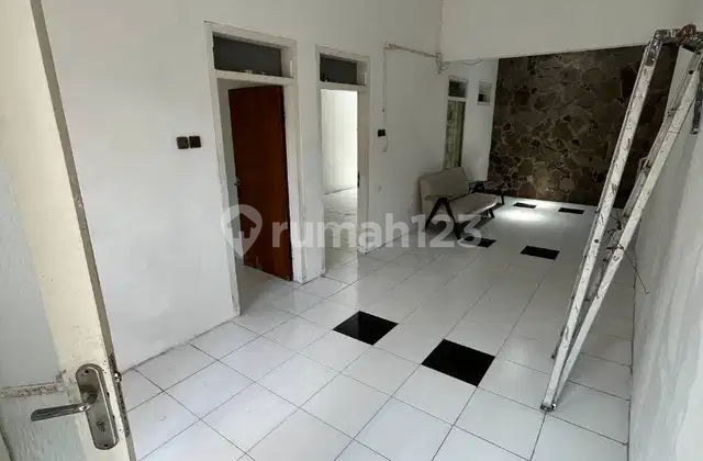 Babatan Mukti house near Pakuwon Mall PTC, close to UNESA Lidah campus.