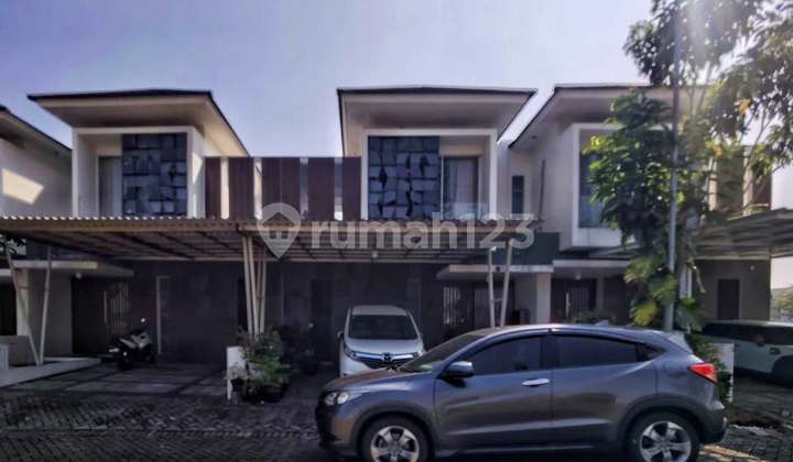 Royal Residence House Near Pakuwon Mall, Near Unesa Lidah Campus 2