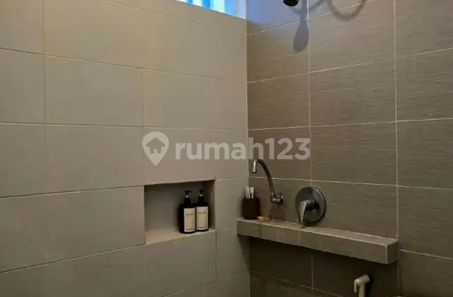 Apartemen Waterplace Selangkah ke Pakuwon Mall Ptc, Dekat Spazio Office Tower 2