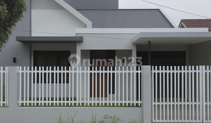 Beautiful Putat Indah house in the center near HR Muhammad, close to Mayjen Sungkono.