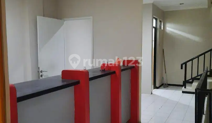 3.5-story Diponegoro main road commercial building, near hospital, close to Wonokromo. 3.5-story Diponegoro main road commercial building, near hospital, close to Wonokromo.