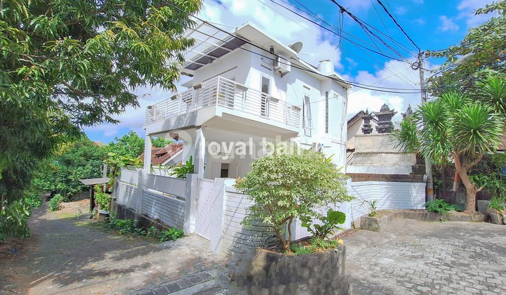 Rumah, Exotic House With White Nuance In Benoa, Bali