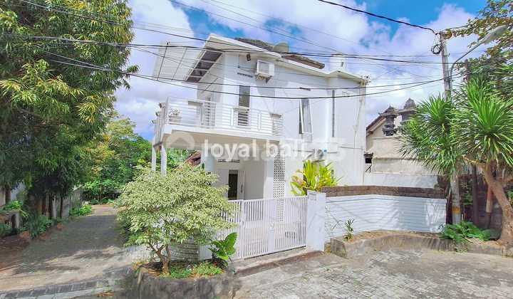 Rumah, Exotic House With White Nuance In Benoa, Bali