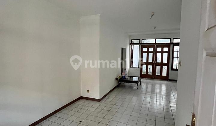 House in a complex with access to the Jakarta-Cikampek toll road. House in a complex with access to the Jakarta-Cikampek toll road.