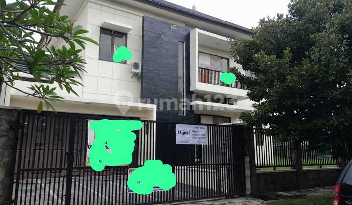 Rumah.luas Besar Pinggir.jalan Hook.komplek.helivonia