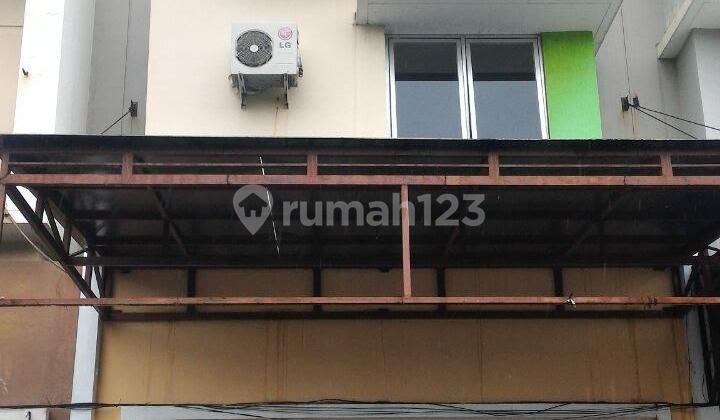 3-Storey Shop House. Ready to Occupy. Strategic Location. Near Uniqlo. Negotiable Price. 1