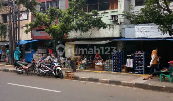Ruko Pinggir Jalan.raya.dekat Stasiun.kereta.jatinegara Ruko Pinggir Jalan.raya.dekat Stasiun.kereta.jatinegara