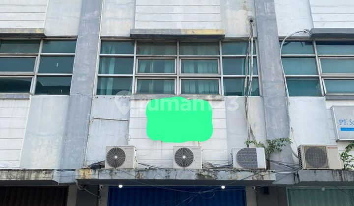 3-story Shophouse at PTC Pulo Gadung, strategic location. 3-story Shophouse at PTC Pulo Gadung, strategic location.