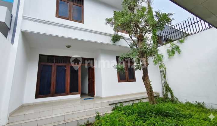 Cheaply Sold Shophouse Suitable for Business and Commercial Use in Duri Kosambi