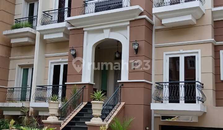 Dijual Cepat Rumah Bagus, Mewah, Lantai Marmer, Lengkap ada Private Lift, Di Spring Hill Kemayoran. Jakarta Pusat. 
