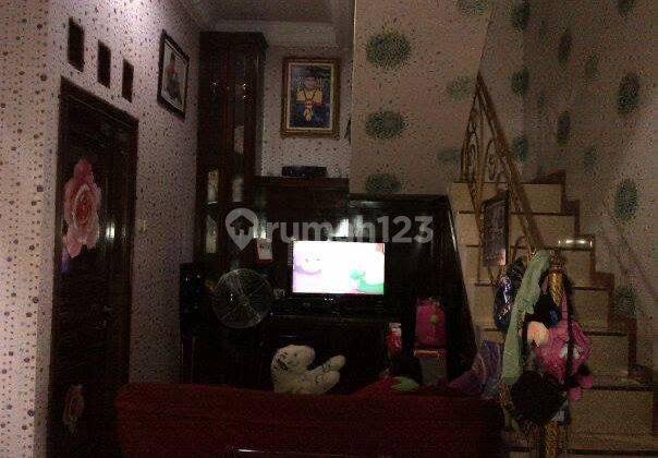 Rumah 2 Lantai di Dahlia Harapan Indah 1 2