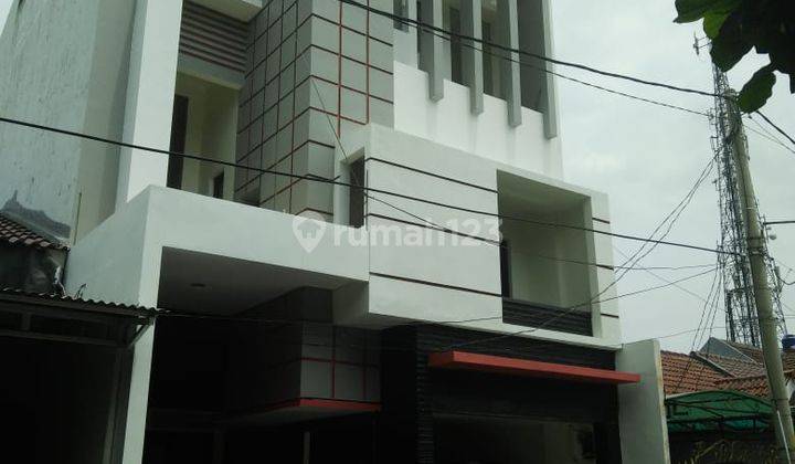 Rumah 2.5 Lantai di Duta Bumi Harapan Indah 1